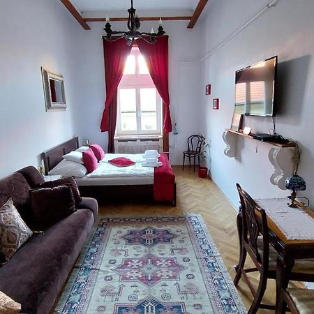 Classical Budapest Apartment In The Old Pest Kültér fotó