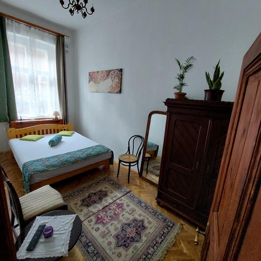 Classical Budapest Apartment In The Old Pest Kültér fotó