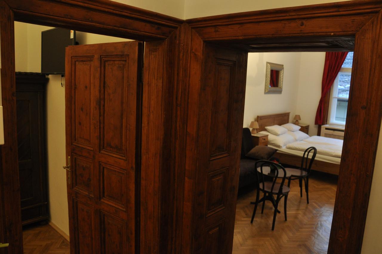 Classical Budapest Apartment In The Old Pest Kültér fotó