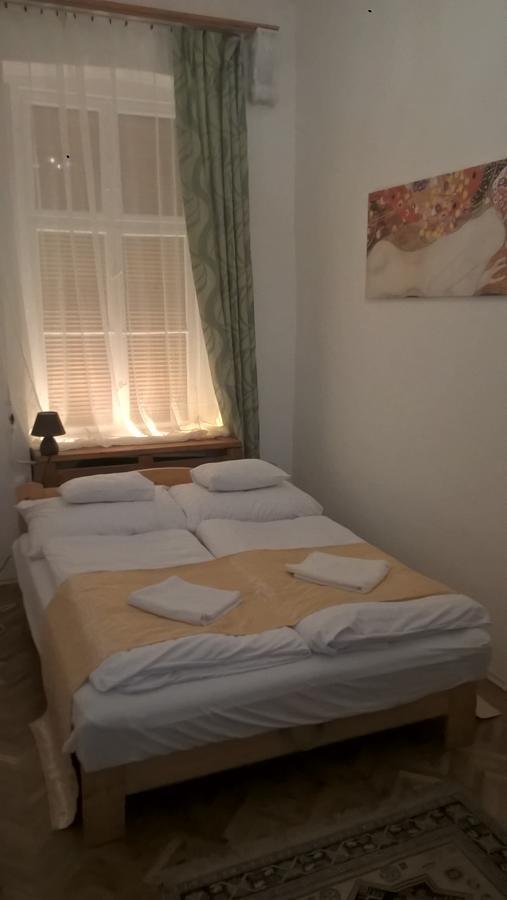 Classical Budapest Apartment In The Old Pest Kültér fotó